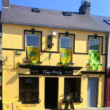 לינה וארוחת בוקר No 1 The Arch קרנדונה